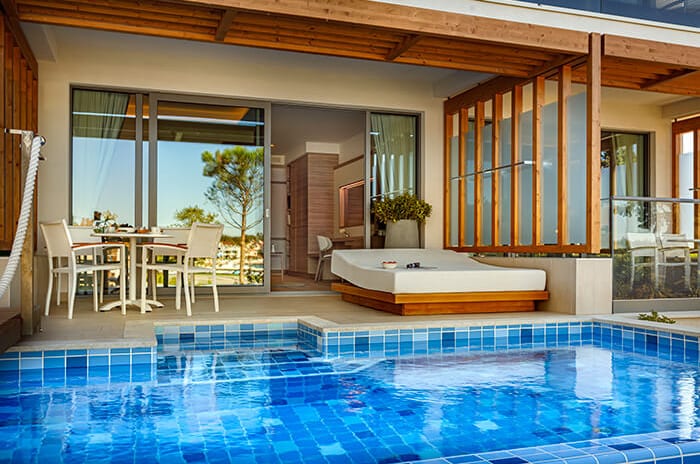 VALAMAR COLLECTION - V LEVEL SWIM UP SUPERIOR SEAVIEW FAMILY SUITE SWIM UP POOL